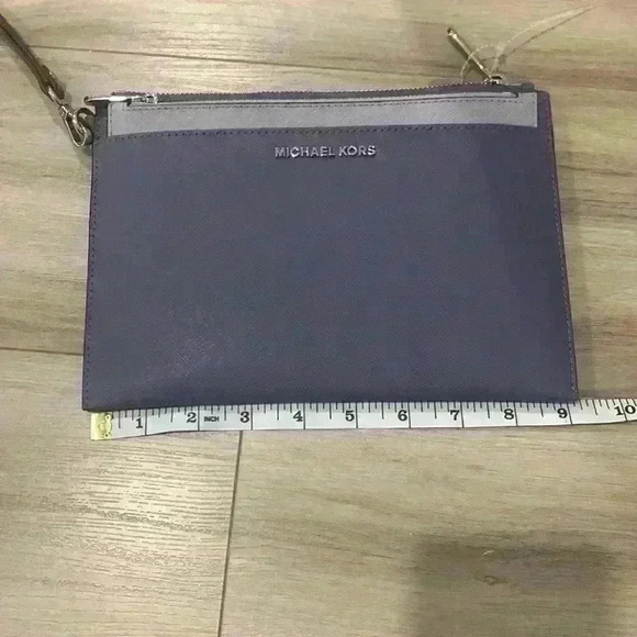 Michael Kors 2 in 1 wristlet Clutch - Picture 12 of 16